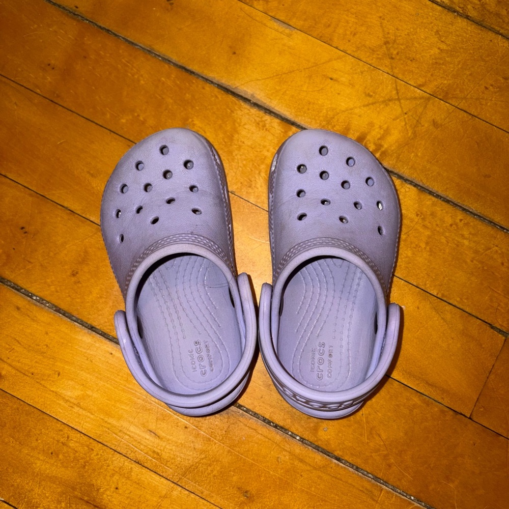 Lavender Toddler Crocs 7c